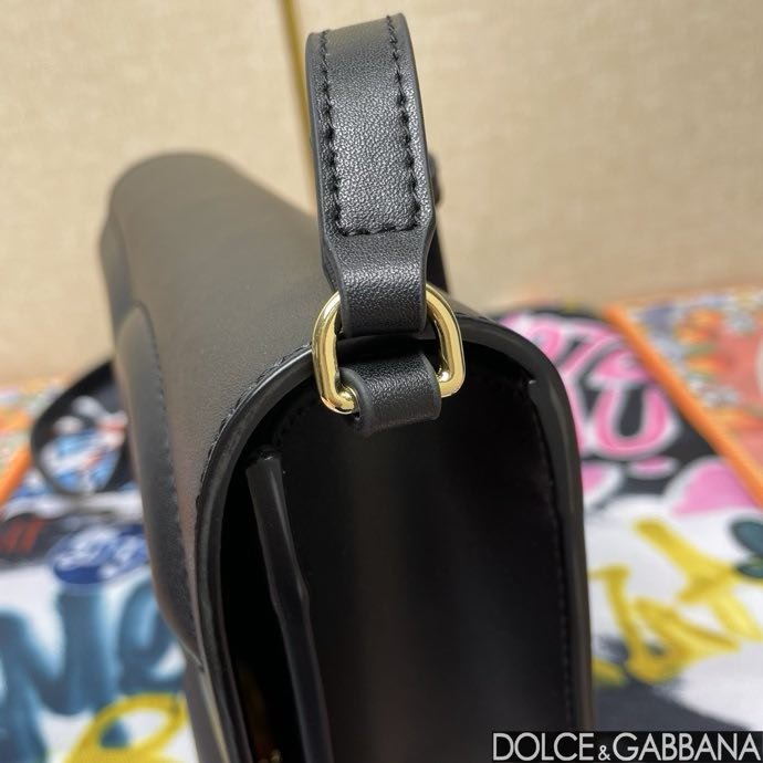 Сумка DG Logo через плечо кожаная женская 20 см фото 8