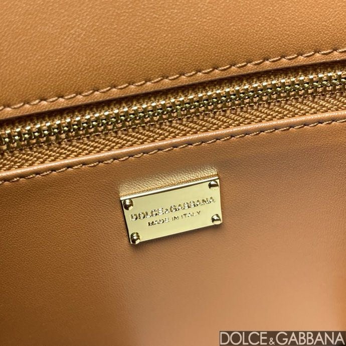 Сумка DG Logo через плечо кожаная женская 20 см фото 9