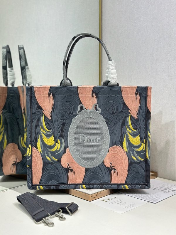 A bag Dior Book Tote 42 cm