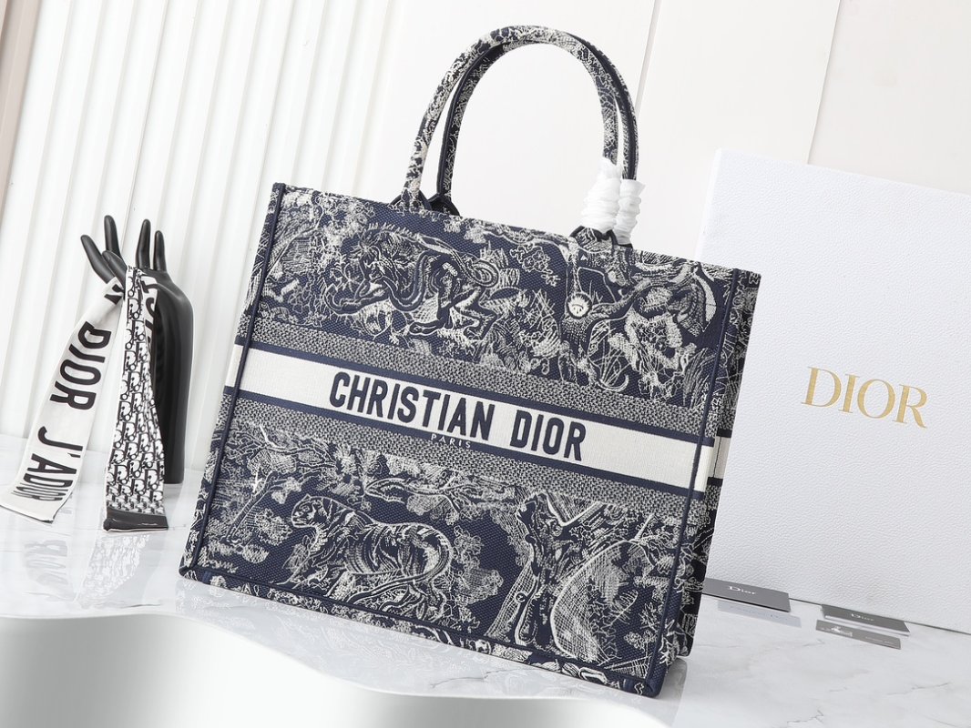 Сумка Dior Book Tote 42 см