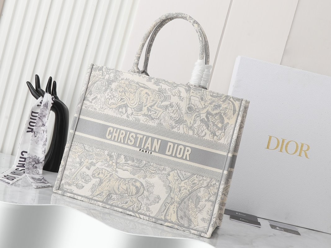 Сумка Dior Book Tote 42 см