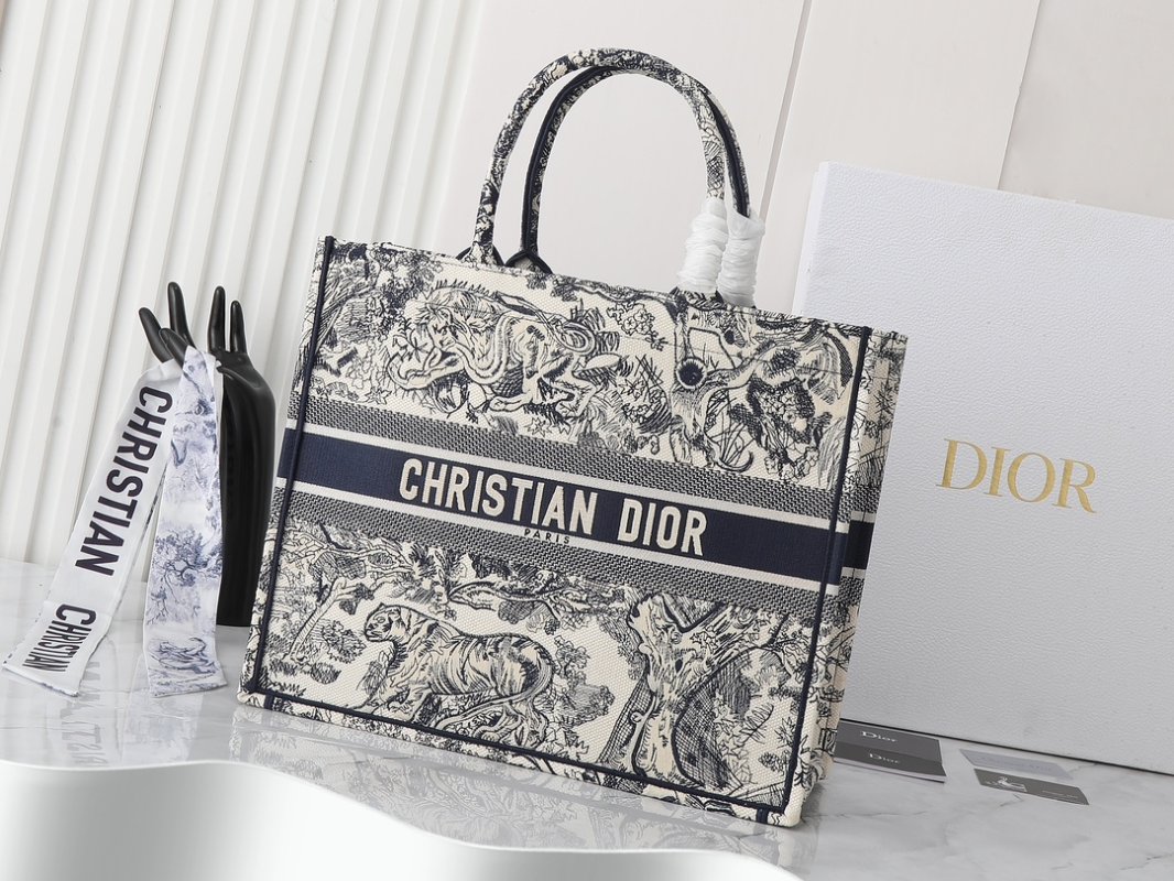 Сумка Dior Book Tote 42 см