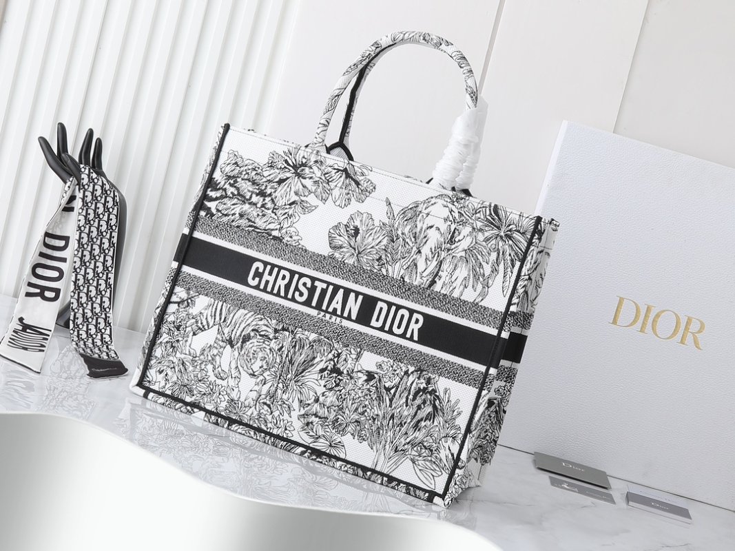 Сумка Dior Book Tote 42 см