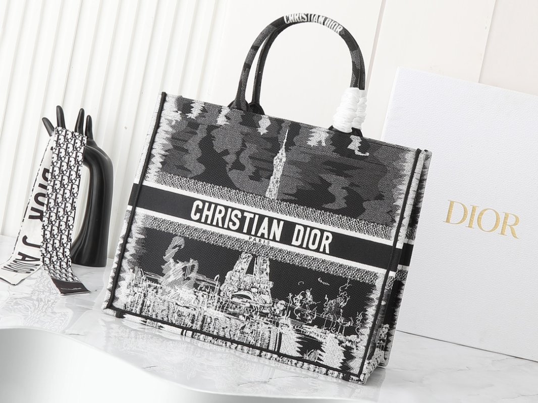 Сумка Dior Book Tote 42 см