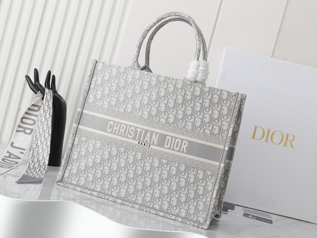 Сумка Dior Book Tote 42 см