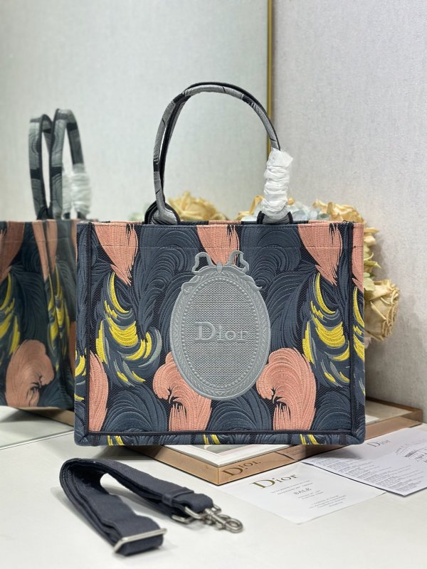 Сумка Dior Book Tote Medium 36 см