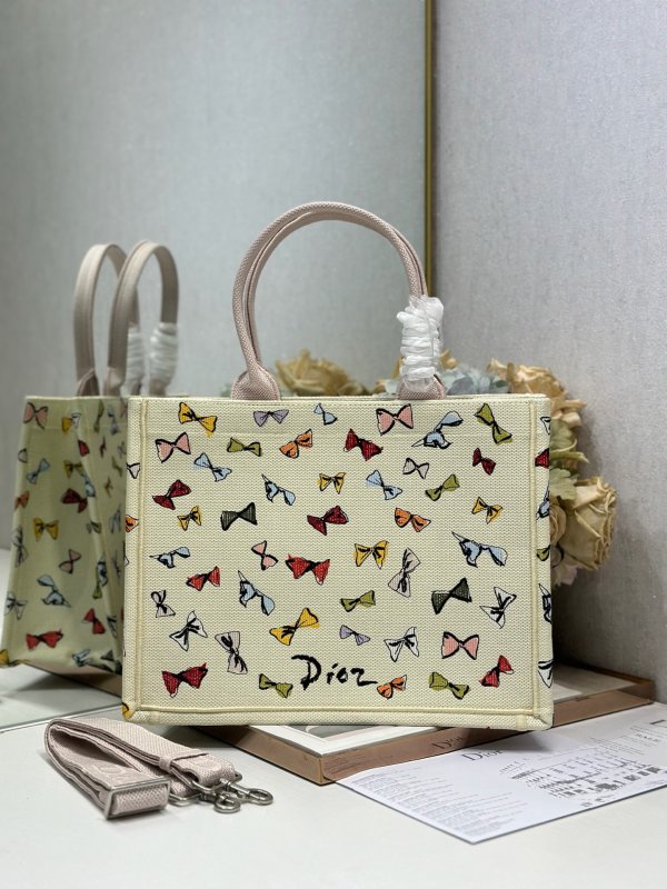 Сумка Dior Book Tote Medium 36 см