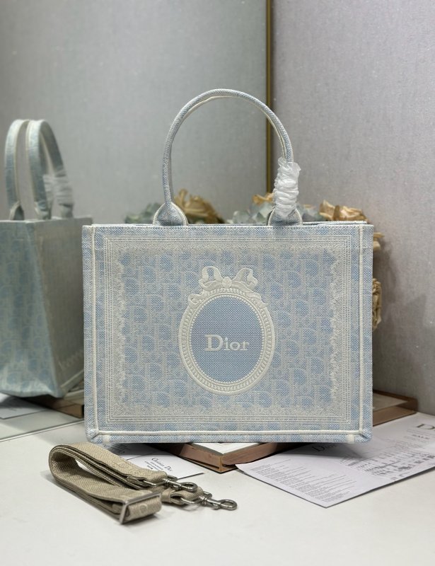 Сумка Dior Book Tote Medium 36 см