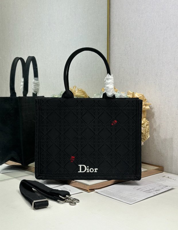 Сумка Dior Book Tote Medium 36 см