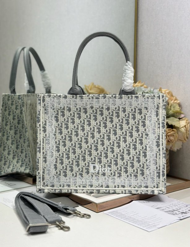 Сумка Dior Book Tote Medium 36 см