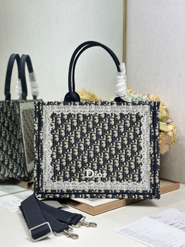 Сумка Dior Book Tote Medium 36 см