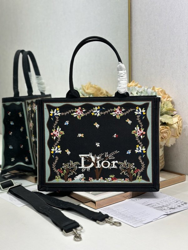 Сумка Dior Book Tote Medium 36 см