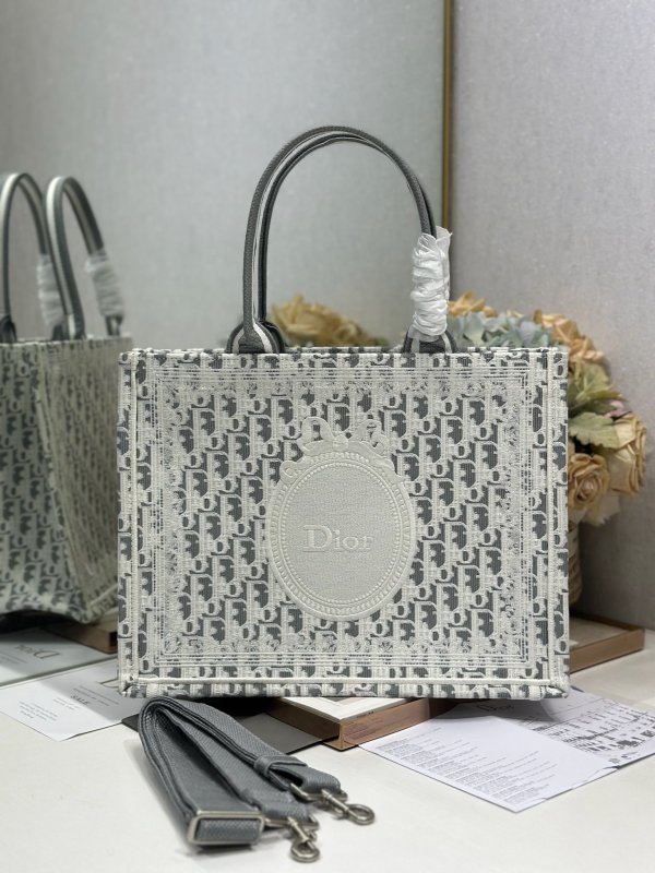 Сумка Dior Book Tote Medium 36 см
