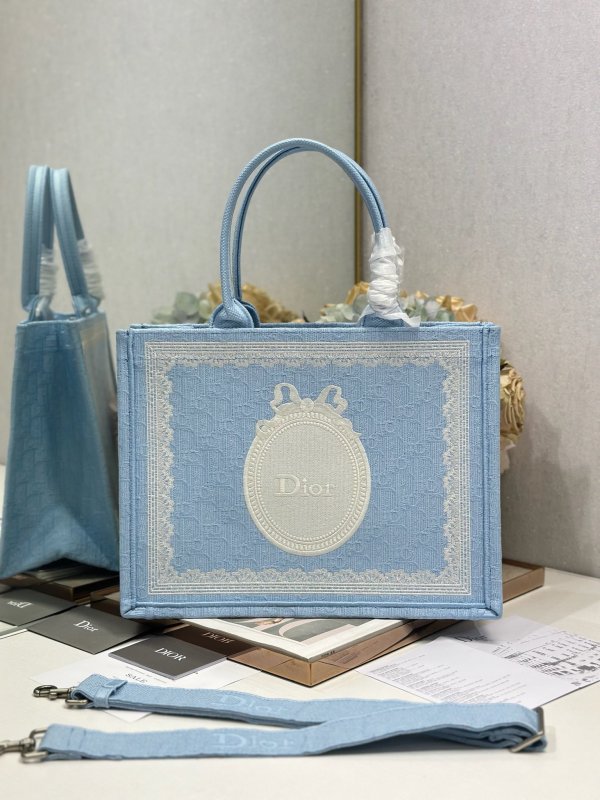 Сумка Dior Book Tote Medium 36 см