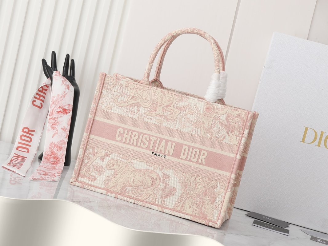 Сумка Dior Book Tote Medium 36 см