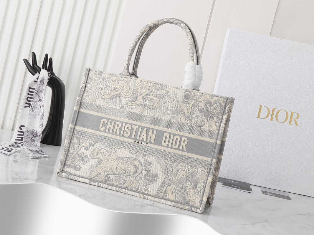 Сумка Dior Book Tote Medium 36 см
