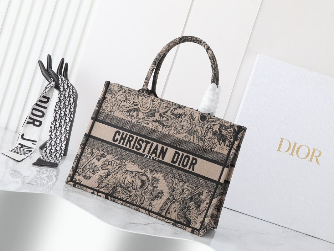 Сумка Dior Book Tote Medium 36 см