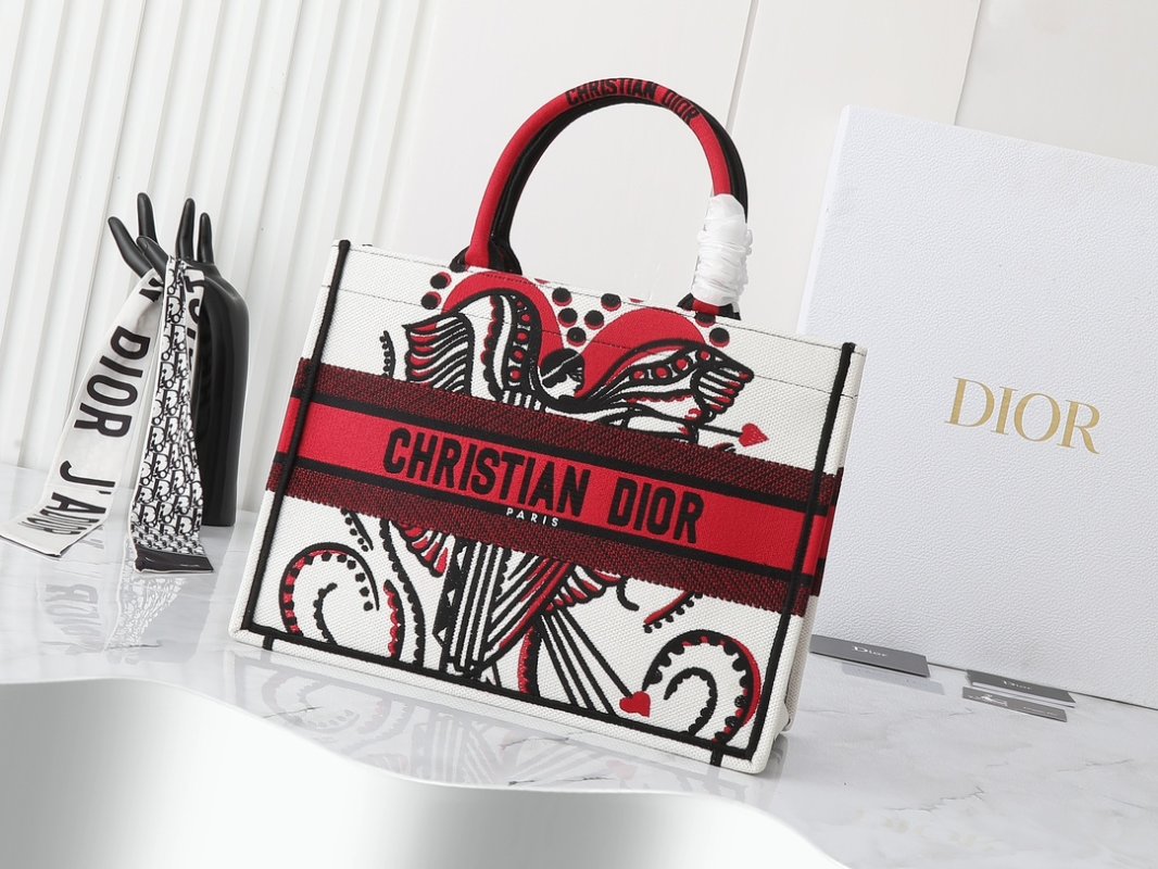 Сумка Dior Book Tote Medium 36 см