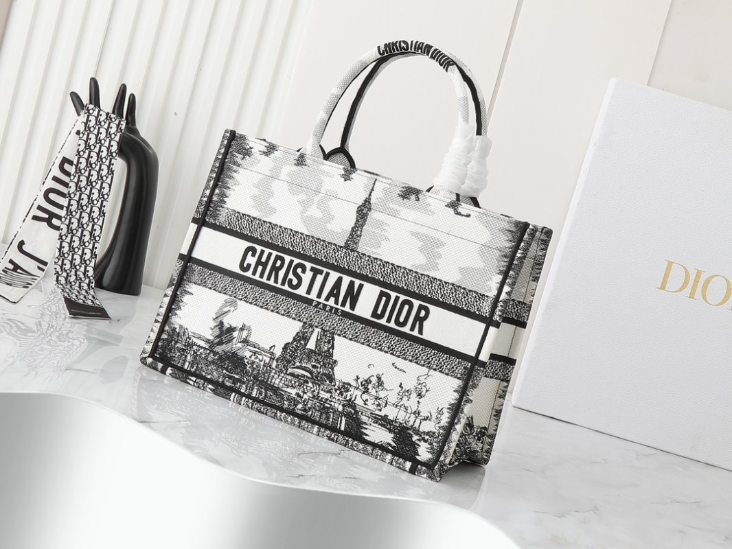 Сумка Dior Book Tote Medium 36 см