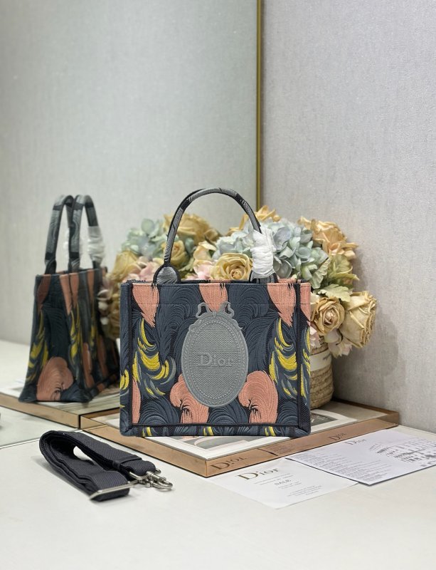 Сумка Dior Book Tote Mini 26 см