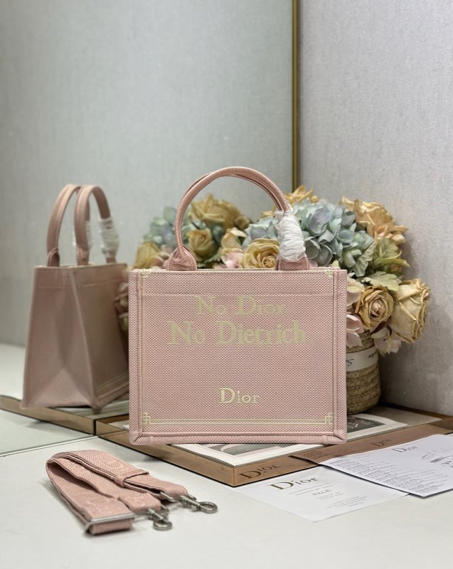 Сумка Dior Book Tote Mini 26 см