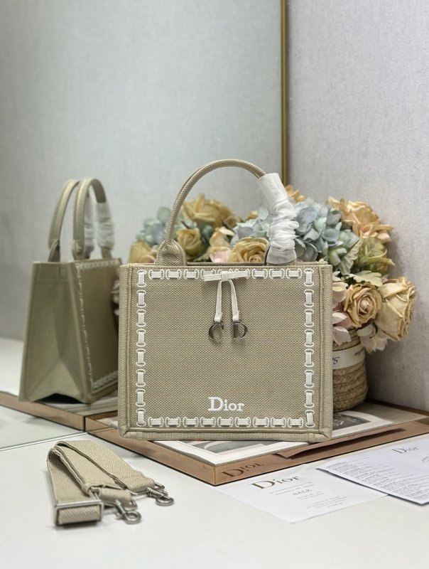 Сумка Dior Book Tote Mini 26 см