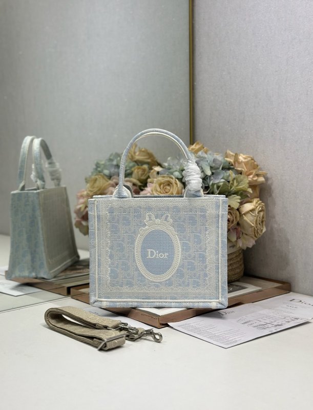 Сумка Dior Book Tote Mini 26 см