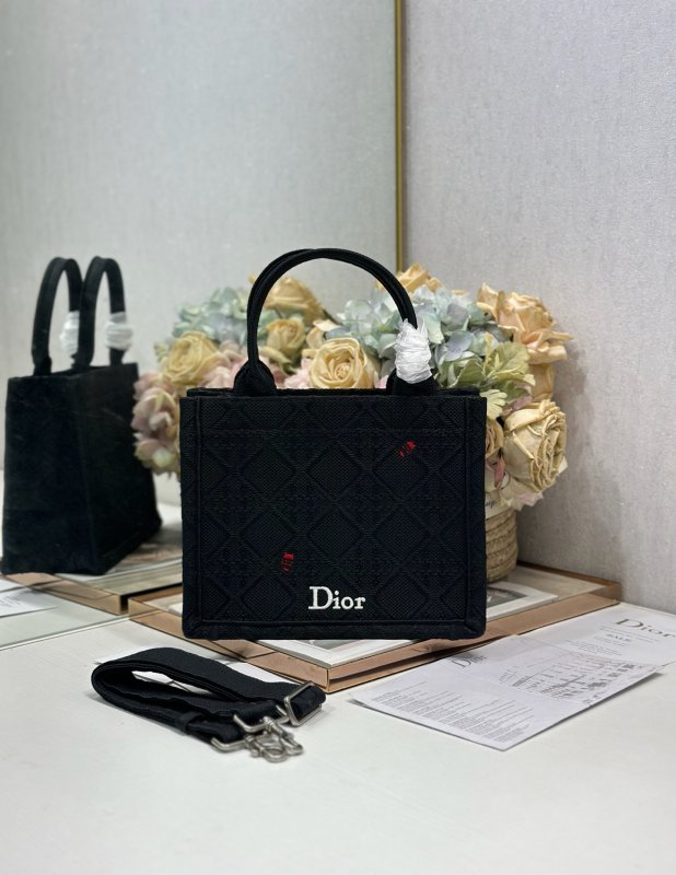 Сумка Dior Book Tote Mini 26 см