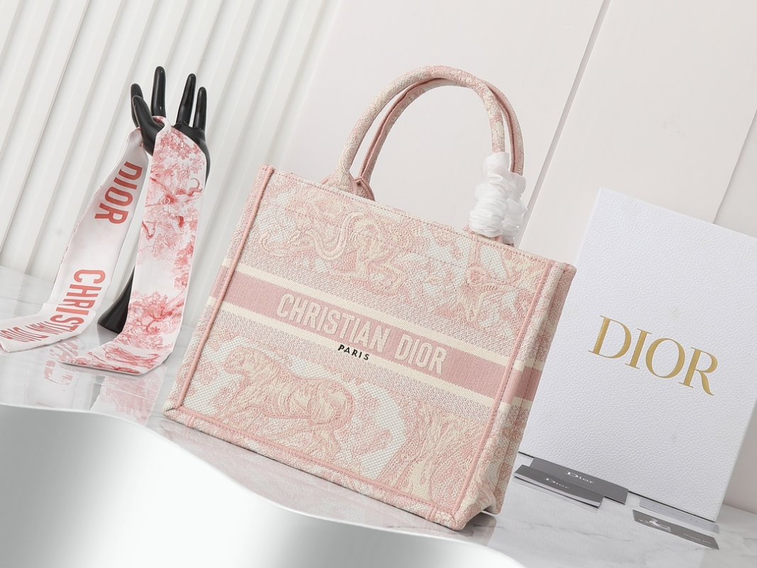 Сумка Dior Book Tote Mini 26 см