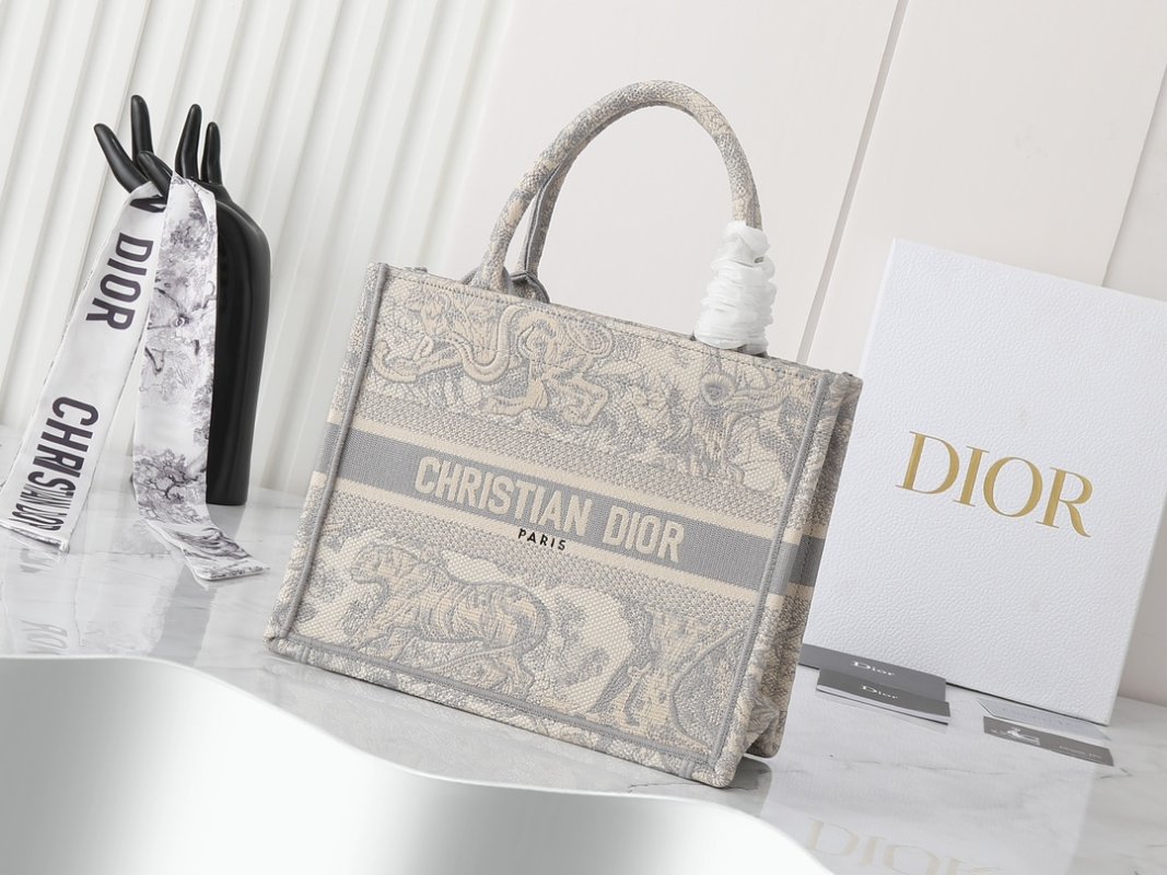 Сумка Dior Book Tote Mini 26 см