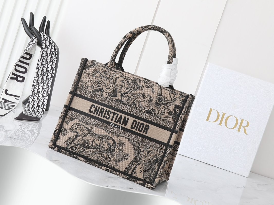 Сумка Dior Book Tote Mini 26 см