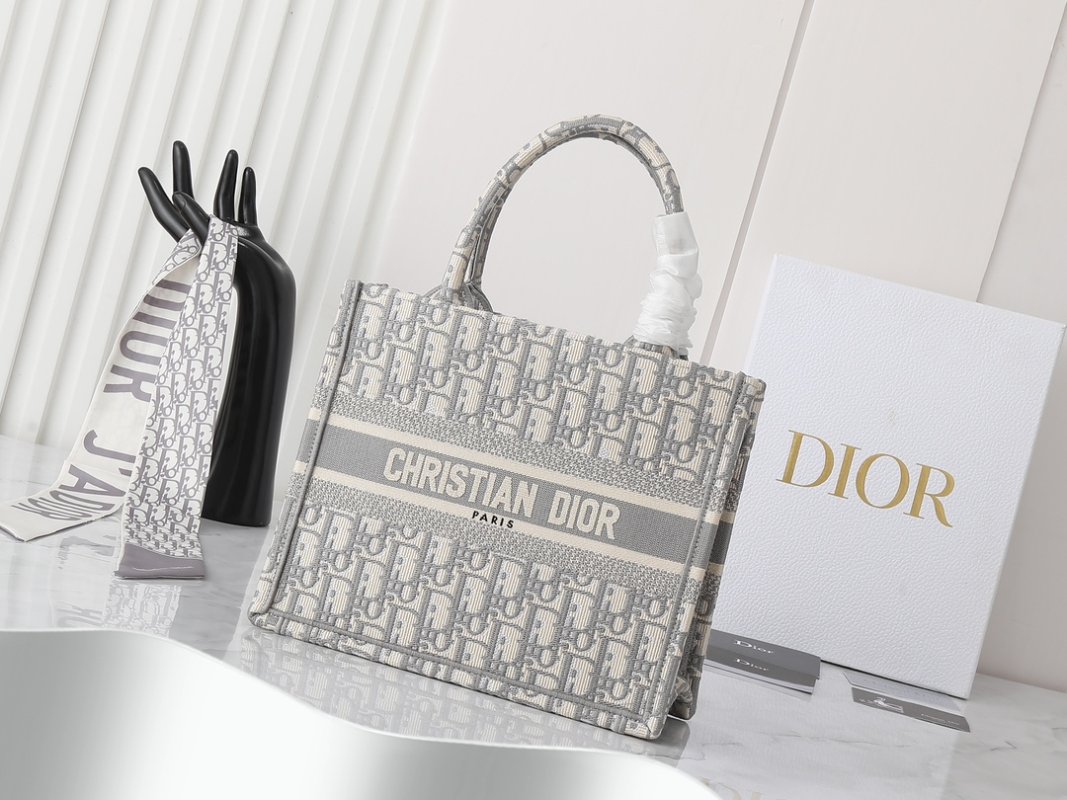 Сумка Dior Book Tote Mini 26 см