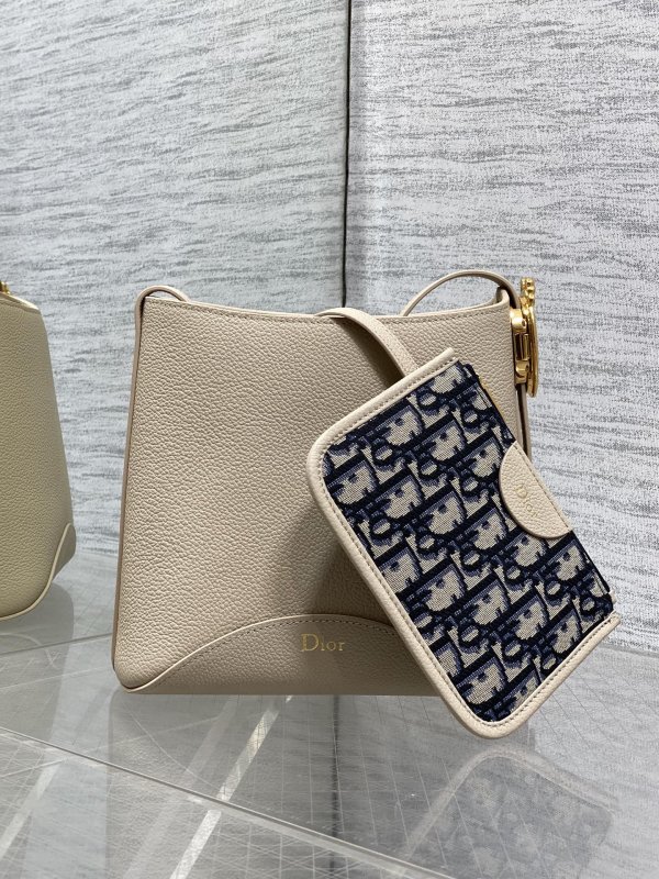 Сумка Dior Medaillon 19 см кожаная
