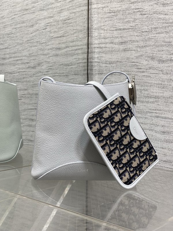 Сумка Dior Medaillon 19 см кожаная