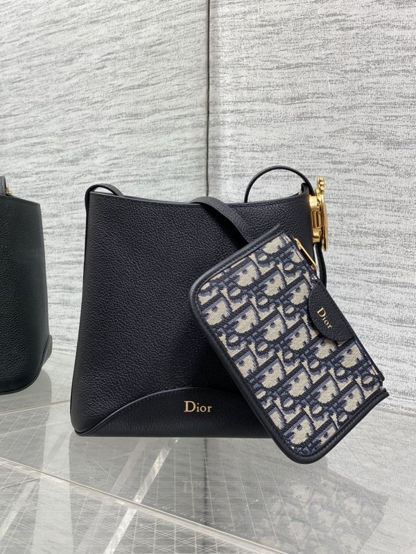 Сумка Dior Medaillon 19 см кожаная