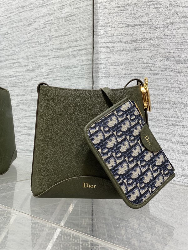 Сумка Dior Medaillon 19 см кожаная