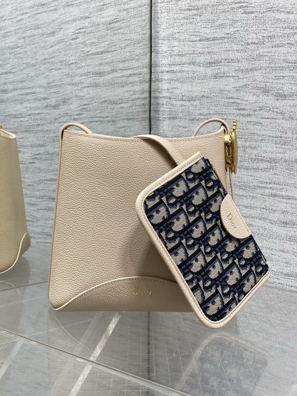 Сумка Dior Medaillon 19 см кожаная