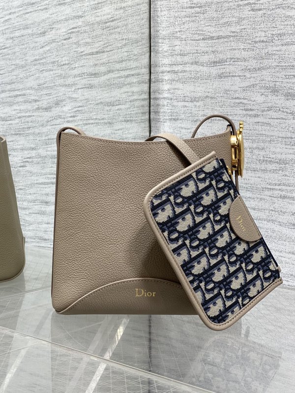 Сумка Dior Medaillon 19 см кожаная