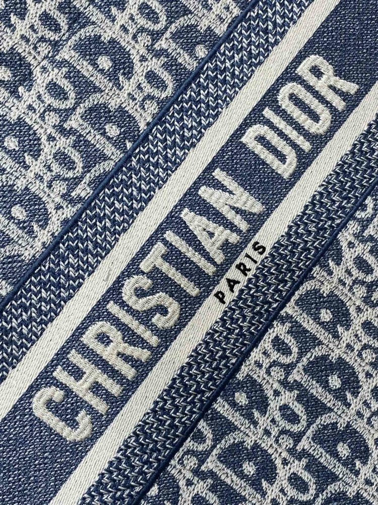 A bag Dior Tote 26 cm фото 2