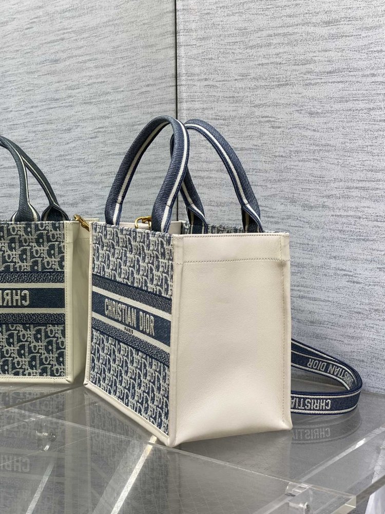 A bag Dior Tote 26 cm фото 6