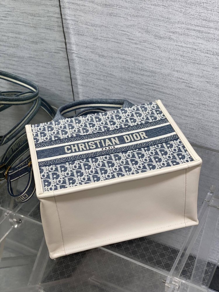 A bag Dior Tote 26 cm фото 7