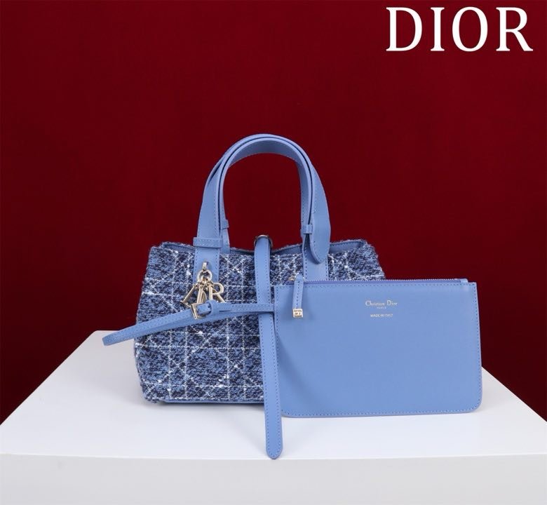 Сумка Dior Toujours из кожи 23 см
