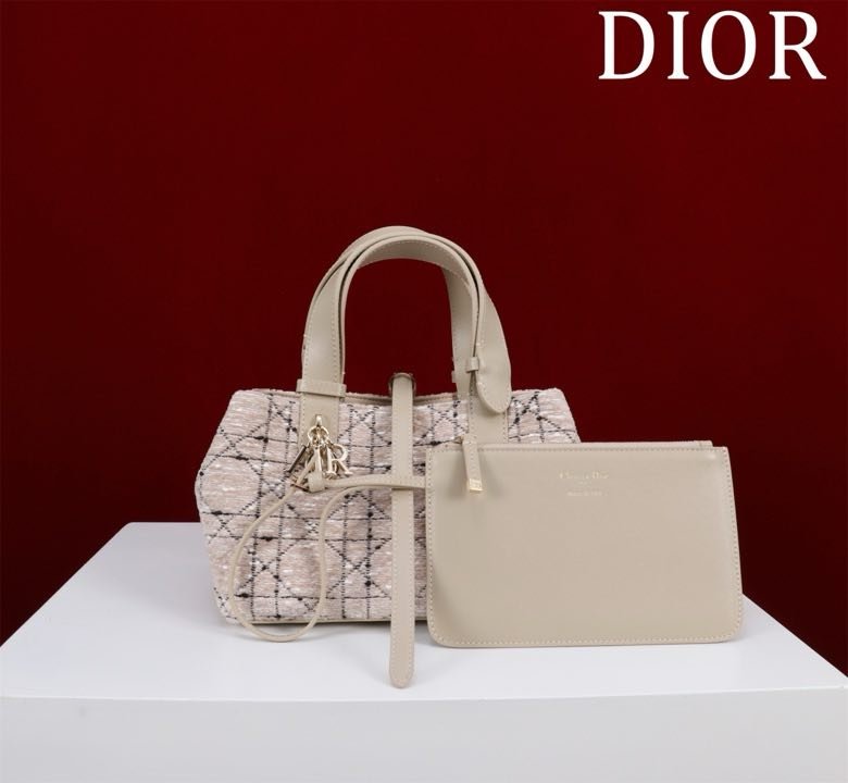 Сумка Dior Toujours из кожи 23 см