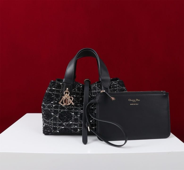 Сумка Dior Toujours из кожи 23 см