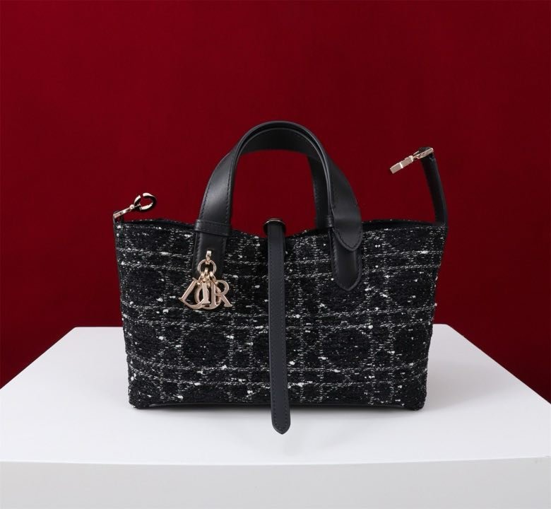 Сумка Dior Toujours из кожи 23 см фото 2