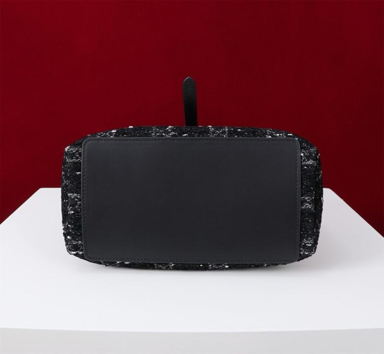 Сумка Dior Toujours из кожи 23 см фото 6