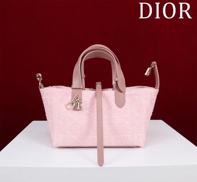 Сумка Dior Toujours из кожи 23 см фото 8