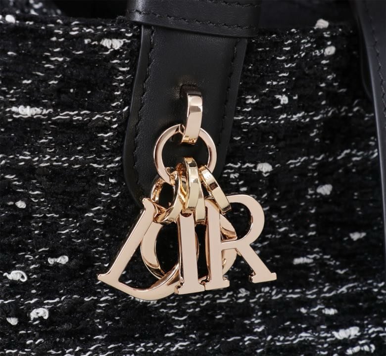 Сумка Dior Toujours из кожи 23 см фото 8