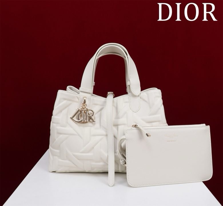 Сумка Dior Toujours из кожи 28 см