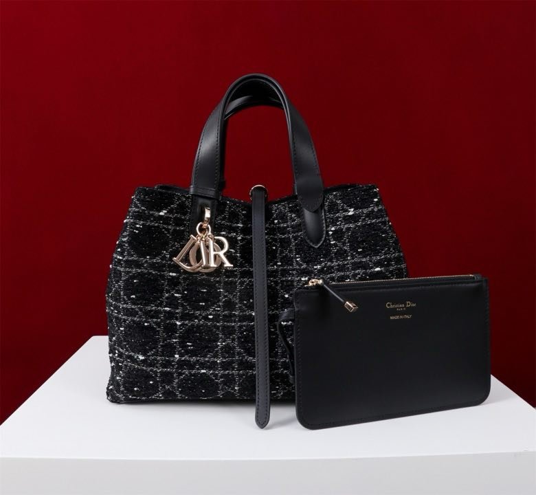 Сумка Dior Toujours из кожи 28 см